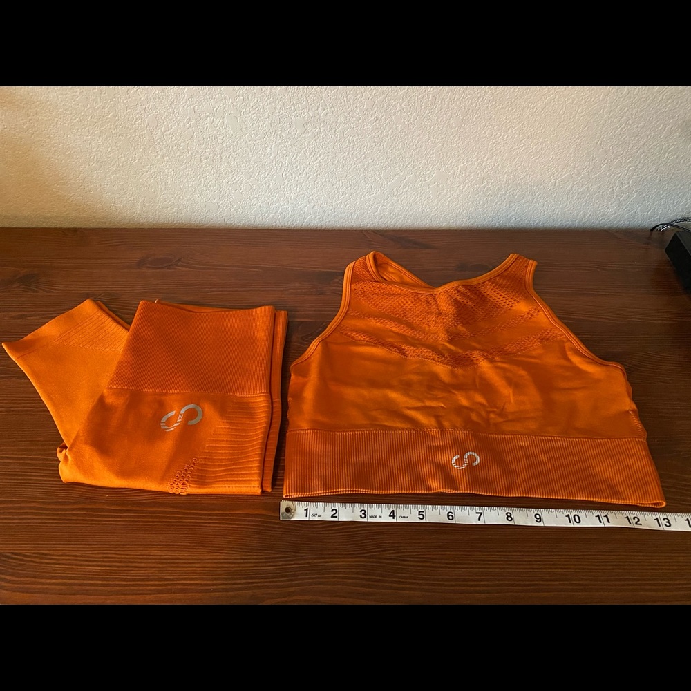 Curves N Combatboots Orange Leggings, Sports Bra